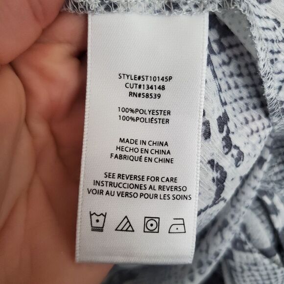 KUT from the Kloth snakeskin pattern button down Women's Size XL petite - Picture 8 of 8